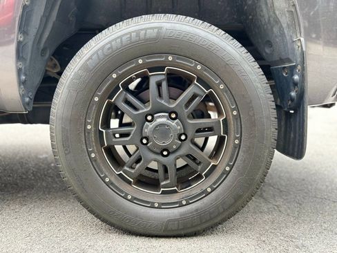 Used 2017 Toyota Tundra SR5 w/ SR5 Upgrade Package image 15