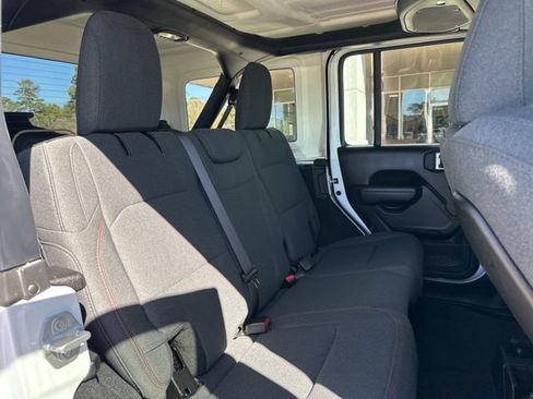 Certified 2025 Jeep Wrangler Unlimited Rubicon image 38