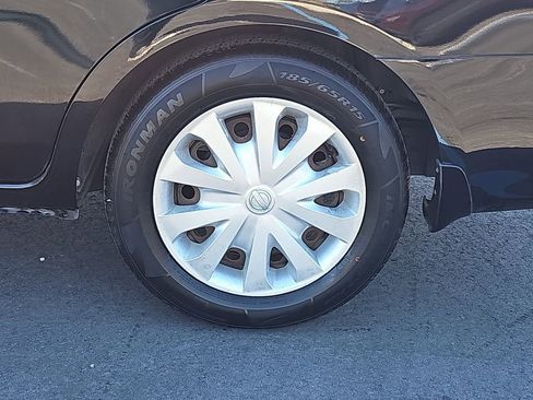 Used 2017 Nissan Versa S image 32