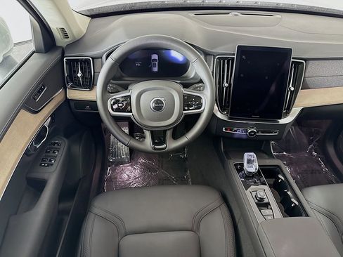 Certified 2025 Volvo XC90 B5 Plus image 23