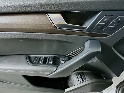 Used 2023 Audi Q5 e Premium Plus w/ Premium Plus Package image 22