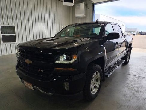 Used 2018 Chevrolet Silverado 1500 LT w/ All Star Edition AWD/4WD image 4