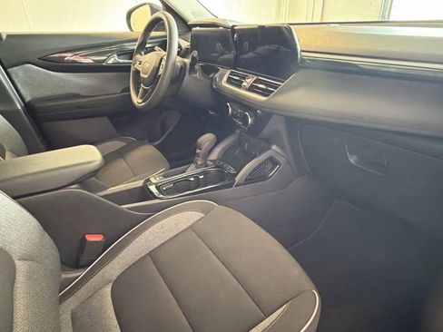 Used 2025 Chevrolet TrailBlazer LT FWD image 23