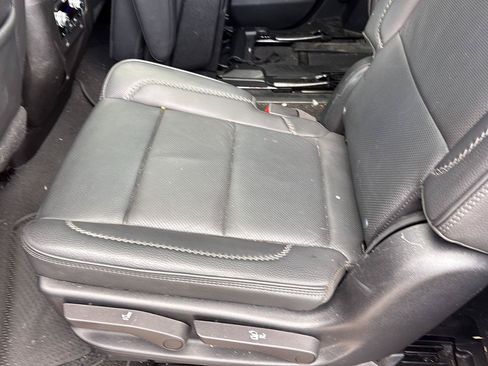 Used 2023 GMC Yukon Denali RWD image 16