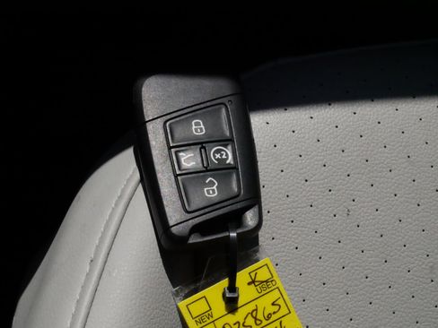 Certified 2024 Volkswagen Tiguan SE R-Line FWD image 31