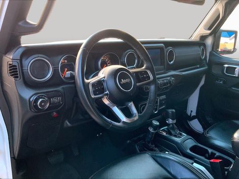 Used 2018 Jeep Wrangler Unlimited Sahara AWD/4WD image 18