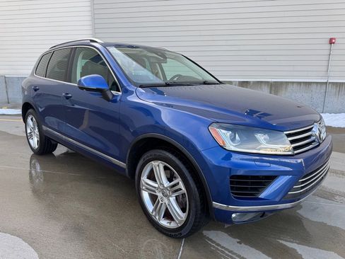 Used 2016 Volkswagen Touareg Executive image 1