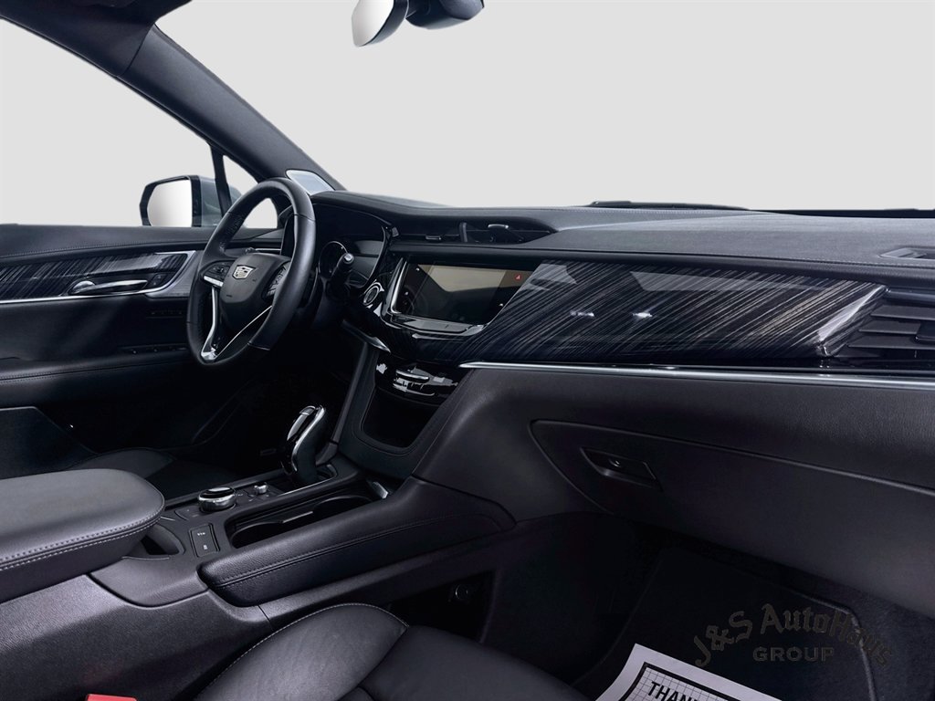 Used 2025 Cadillac XT6 Premium Luxury AWD/4WD image 38