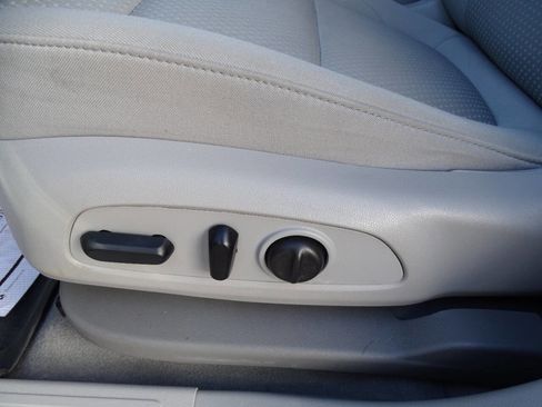 Used 2023 GMC Acadia SLE w/ Infotainment Package image 12