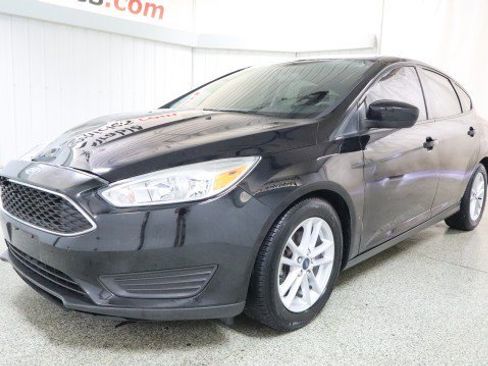 Used 2018 Ford Focus SE image 2