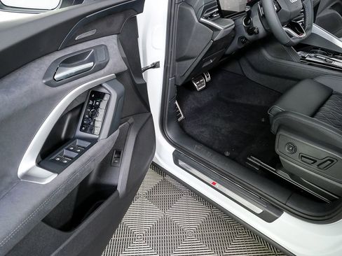 New 2026 Audi SQ5 Premium Plus image 8