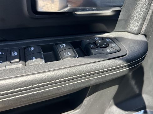 Used 2025 RAM 2500 Laramie AWD/4WD image 30