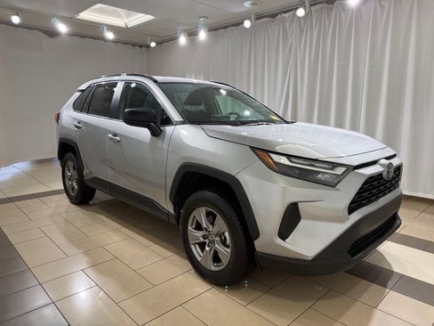 Certified 2025 Toyota RAV4 LE AWD/4WD image 8