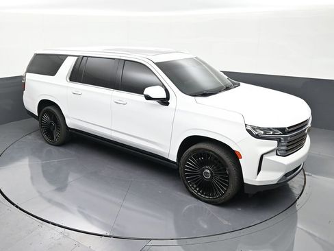 Used 2021 Chevrolet Suburban High Country w/ Premium Package 2 AWD/4WD image 18