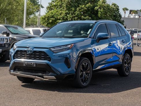 Used 2022 Toyota RAV4 SE AWD/4WD image 3