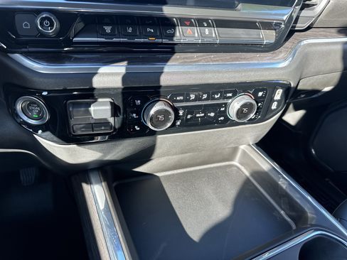 Used 2024 Chevrolet Silverado 2500 LTZ w/ LTZ Premium Package image 19