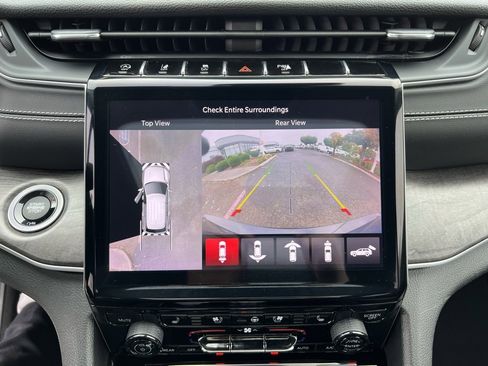 Used 2023 Jeep Grand Cherokee L Limited w/ Luxury Tech Group II image 23