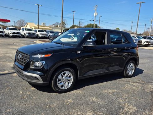 Used 2025 Hyundai Venue SE image 3