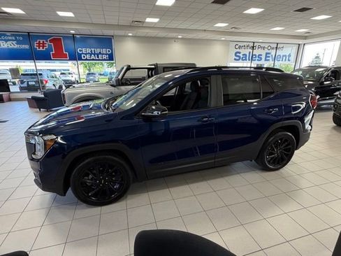 Used 2023 GMC Terrain SLE w/ Elevation Edition FWD image 6