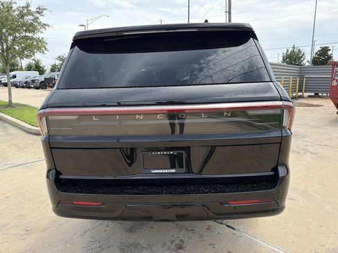 Used 2025 Lincoln Navigator L Reserve AWD/4WD image 7
