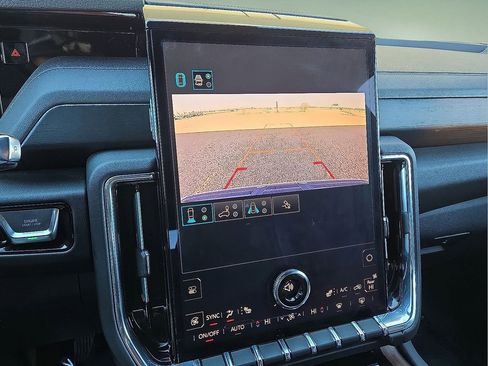 Used 2025 GMC Yukon Denali image 30