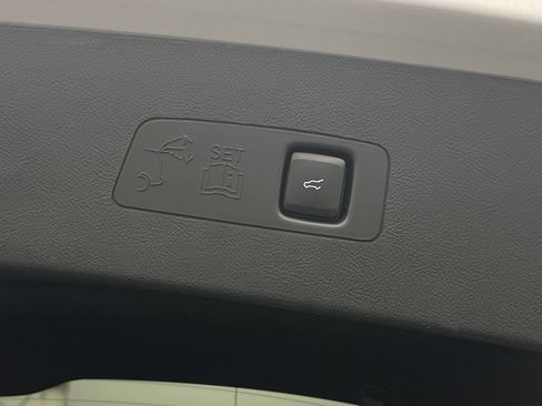 Used 2020 Lincoln Corsair AWD w/ Equipment Group 101A image 11
