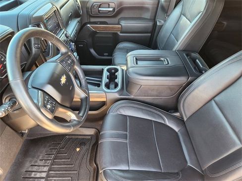 Used 2022 Chevrolet Silverado 2500 High Country w/ Z71 Off-Road Package image 9