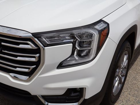 Used 2024 GMC Terrain SLT FWD image 8