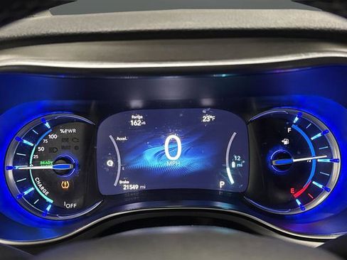 Used 2023 Chrysler Pacifica Limited w/ Uconnect Theater Family Group image 19