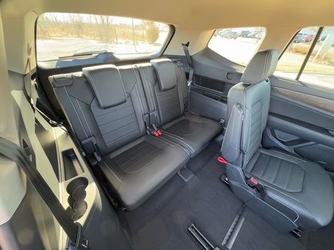 Used 2025 Volkswagen Atlas SEL AWD/4WD image 43