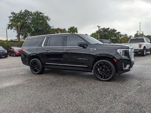 Used 2023 GMC Yukon XL Denali AWD/4WD image 2
