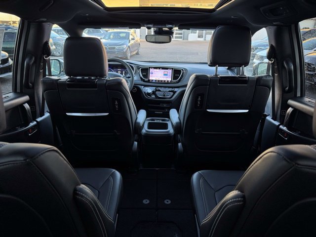 New 2026 Chrysler Pacifica Select AWD/4WD image 23