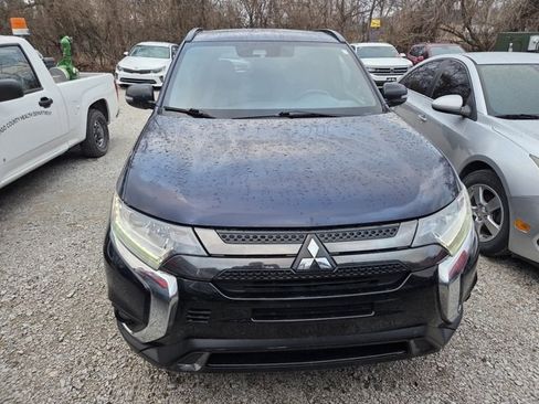 Used 2020 Mitsubishi Outlander LE image 2