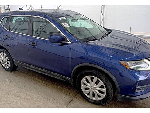 Used 2018 Nissan Rogue S FWD image 3