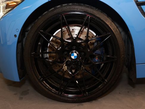 Used 2018 BMW M4 Convertible image 23