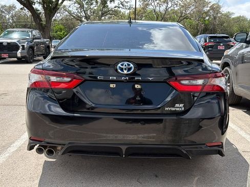 Used 2021 Toyota Camry SE image 6