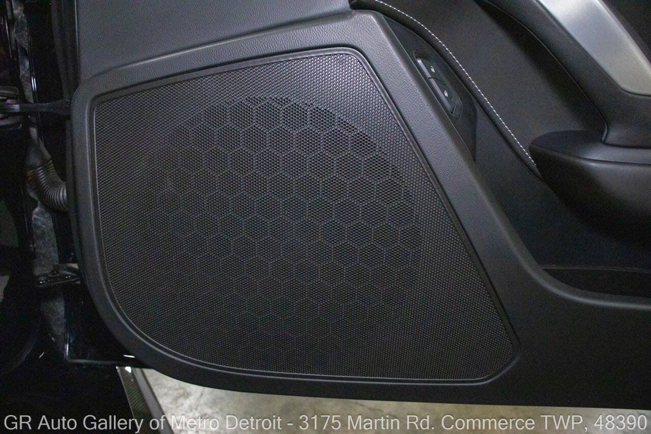 Used 2016 Chevrolet Corvette Z06 w/ 3LZ Preferred Equipment Group RWD image 39