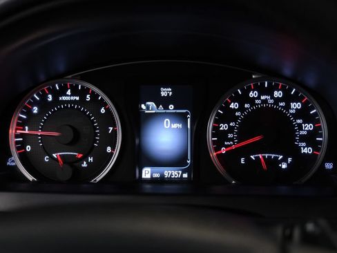 Used 2015 Toyota Camry SE FWD image 18