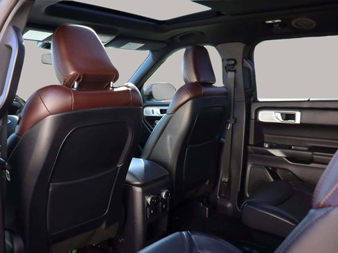 Used 2020 Ford Explorer Platinum w/ Premium Technology Package image 27