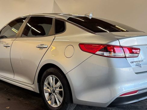 Used 2017 Kia Optima LX FWD image 7