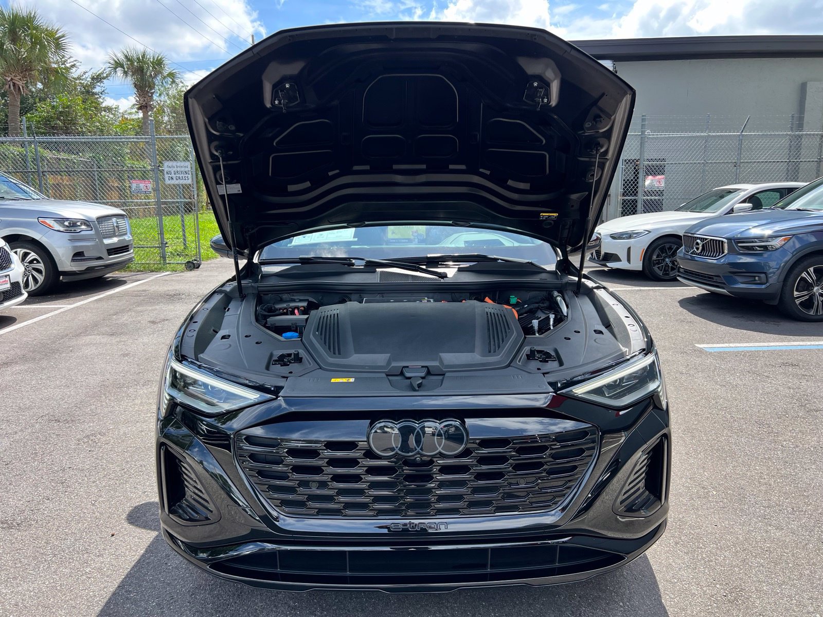 Used 2024 Audi Q8 e-tron Prestige w/ Prestige Package AWD/4WD image 19