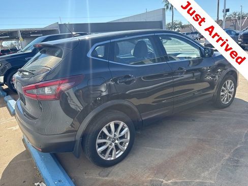 Used 2021 Nissan Rogue Sport S image 5