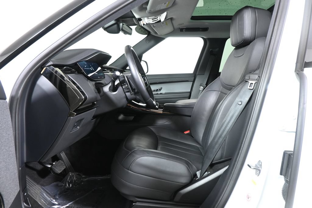 Used 2024 Land Rover Range Rover Sport SE AWD/4WD image 3