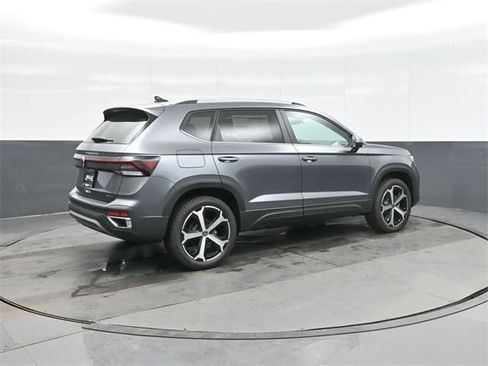 New 2026 Volkswagen Taos SEL image 7
