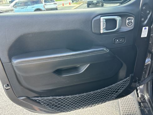 Used 2019 Jeep Wrangler Unlimited Sahara w/ Safety Group AWD/4WD image 9