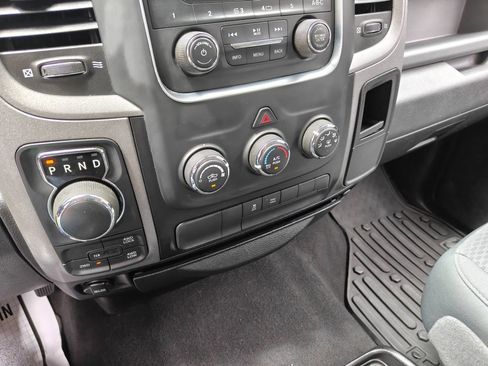 Used 2018 RAM 1500 Express AWD/4WD image 17