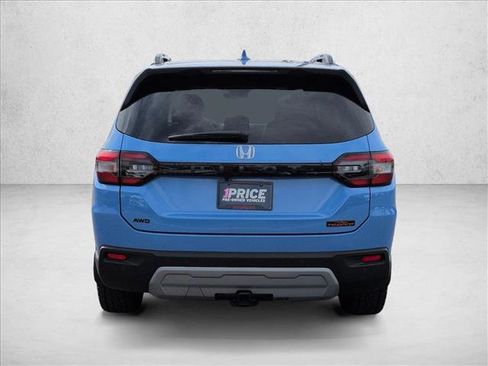 Used 2024 Honda Pilot TrailSport image 7
