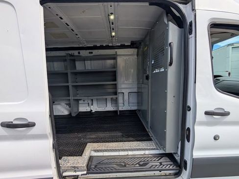 Used 2018 Ford Transit 250 Medium Roof image 14