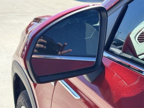 New 2024 Volkswagen Taos SE image 8