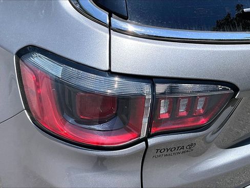 Used 2019 Jeep Compass Latitude w/ Popular Equipment Group FWD image 19